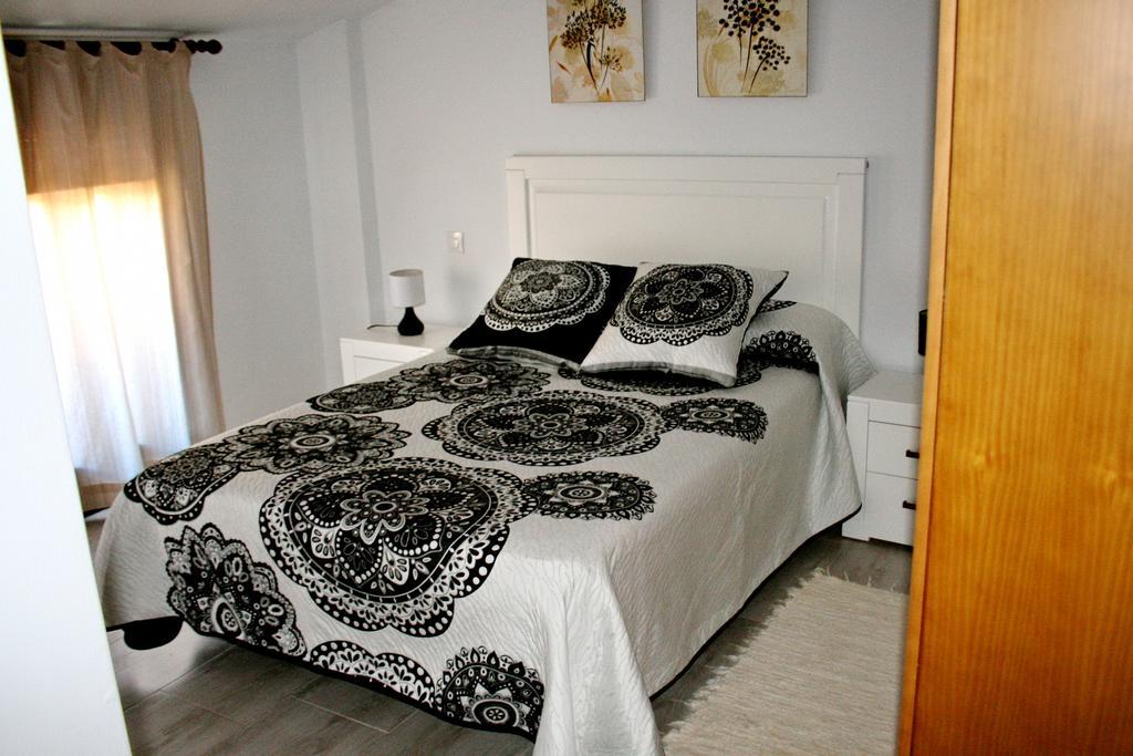 Apartamentos Turisticos Mirayuste Guadalupe  Eksteriør bilde