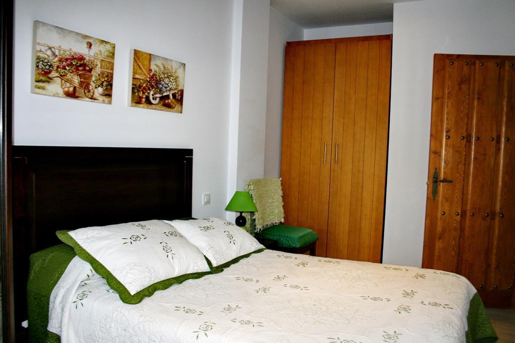 Apartamentos Turisticos Mirayuste Guadalupe  Eksteriør bilde