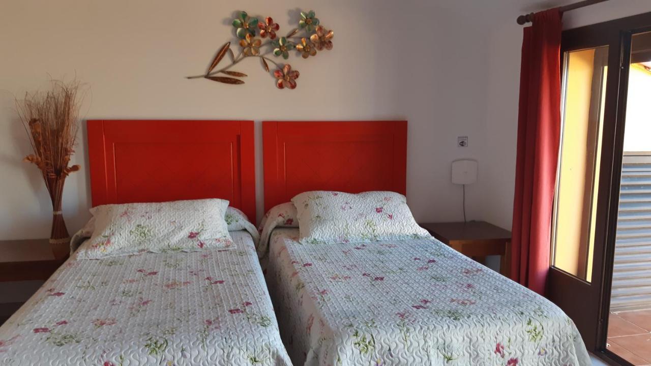 Apartamentos Turisticos Mirayuste Guadalupe  Eksteriør bilde